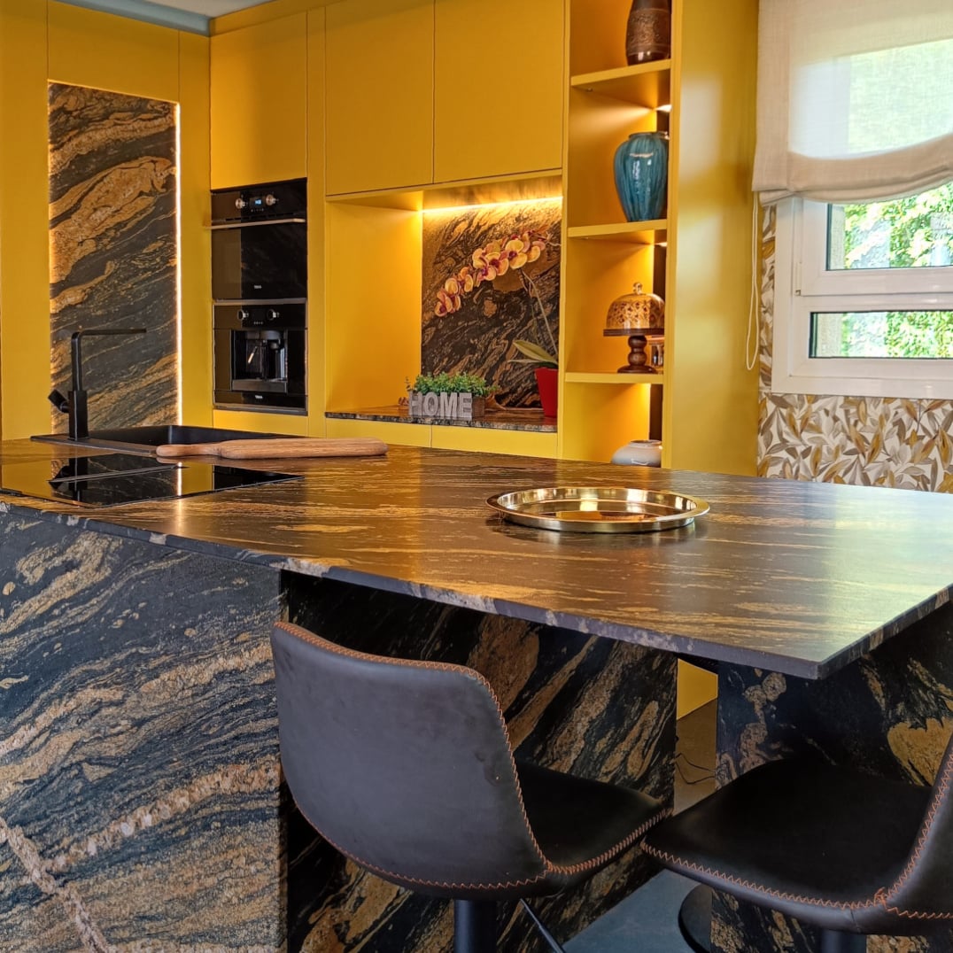 Miaje cocina moderna con isla y office