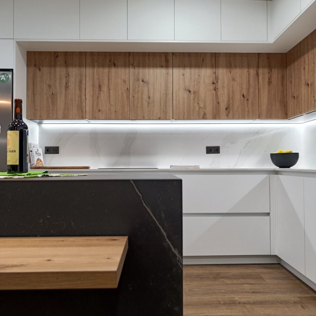 miaje cocina con isla con gola