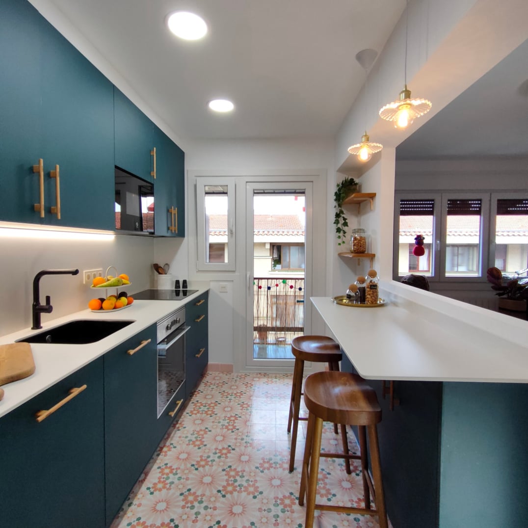 miaje cocina moderna con tirador y office