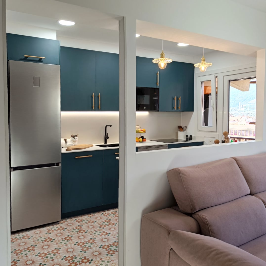 Miaje cocina con tirador de madera